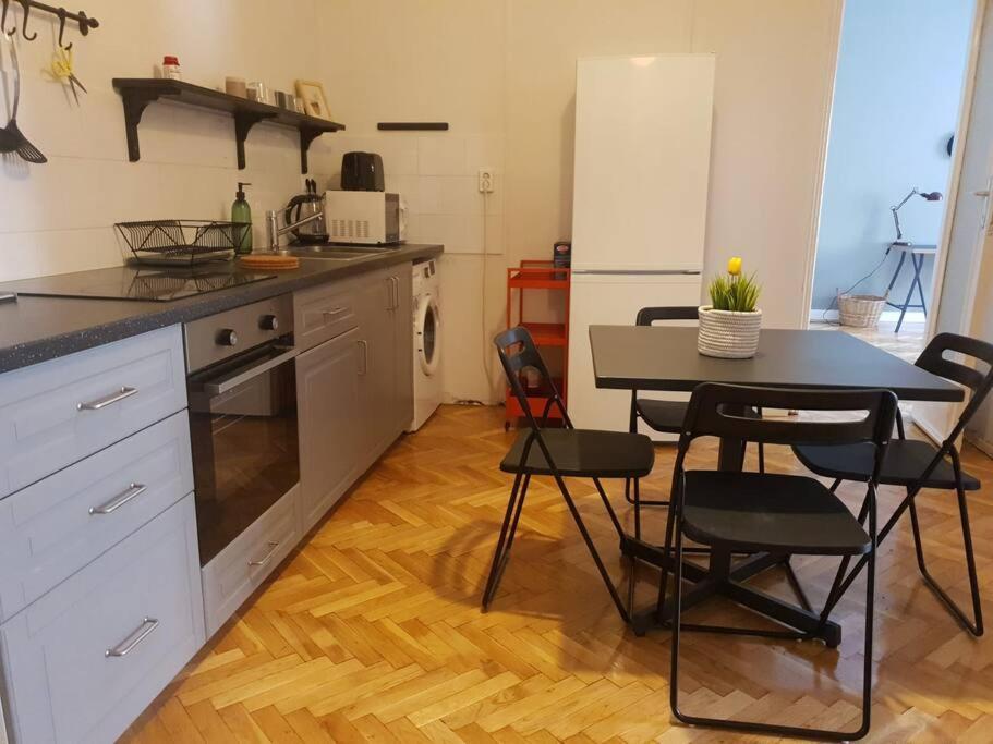 Beautifully Design Near Corvin Plaza Apartment Budapest